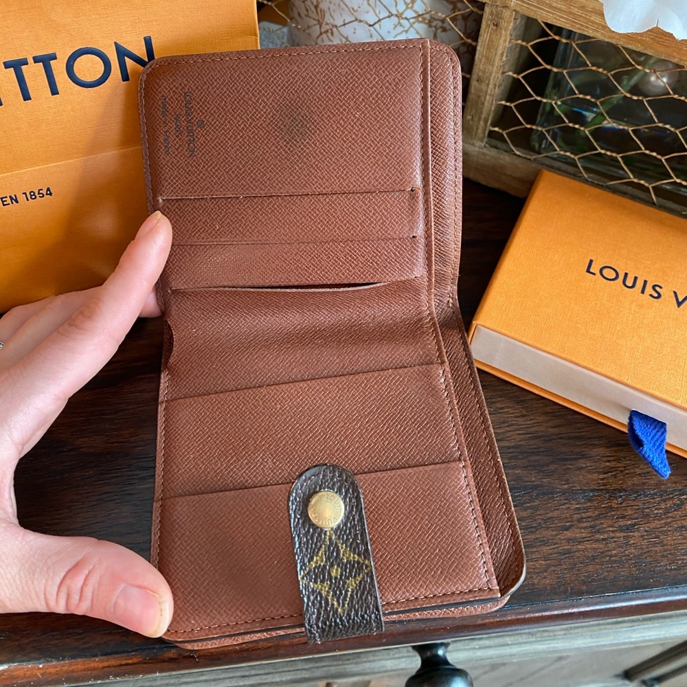 Louis Vuitton Compact Zippy Wallet - Picture 5 of 8